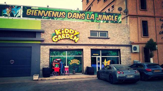 Vue d'ensemble du parc Kiddy Garden Oran avec ses jeux et structures